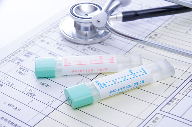 便潜血検査キットと聴診器